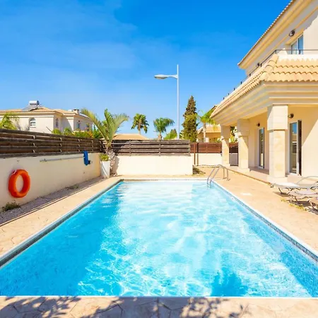 Livia * Paralimni